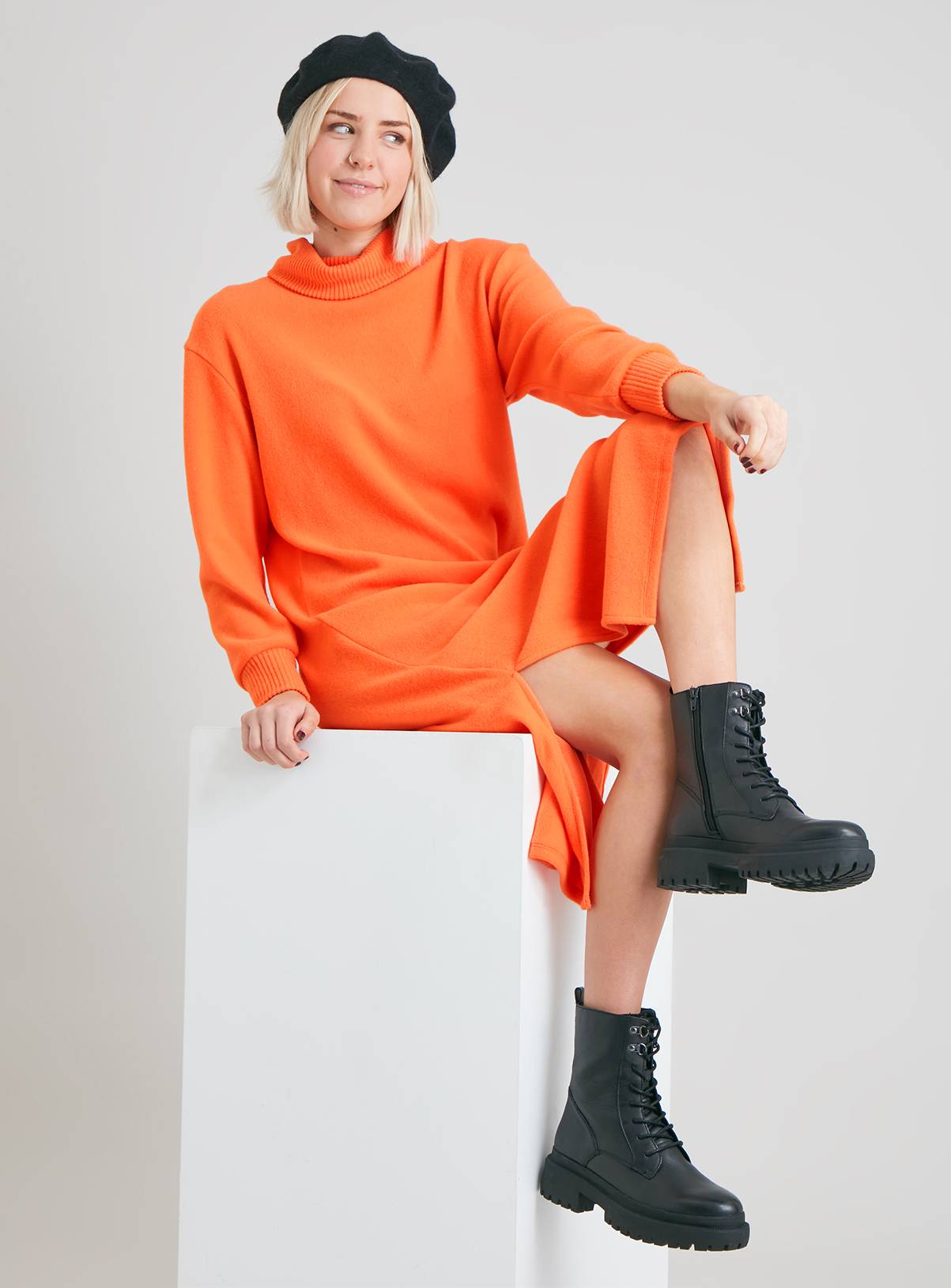 SKU: AW22 NOV ORANGE SOFT TOUCH:Bright Orange:16 - Image 1